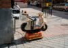 Transformación urbana en Vallecas: el espacio bajo el puente se reinventa para los vecinos white and orange ride on toy on gray concrete floor