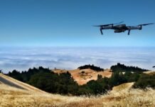 Drones españoles en la vanguardia de la OTAN: La tecnología militar made in España conquista los simulacros de la Alianza black drone on air over cloudy sky at daytime