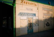 Inversión Social en la Provincia de Sevilla: Cómo las Subvenciones Culturales Transforman Comunidades Locales Panaderia Los Portales wall paint