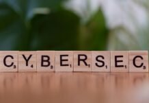La ciberseguridad en las pymes españolas: cuando el eslabón más débil decide el destino de miles de empresas A wooden block spelling cybersec on a table