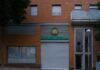 Mercadona conquista a los extranjeros en España: Por qué el supermercado valenciano se convierte en el favorito de los residentes internacionales Mercadona supermarket storefront with orange brick building