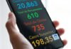 Calidad sobre cantidad: cómo las marcas españolas están revolucionando su estrategia en redes sociales black samsung android smartphone displaying time at 10 00