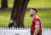 Jason Parrott, el delantero del Betis que enamora a toda Irlanda con sus golazos ante Austria Man in red jersey looking away on a field