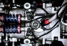 Centros de Datos: El Motor Económico que España No Puede Permitirse Ignorar black and gray vehicle part