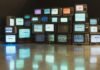 El Futuro de la Televisión Ya Está Aquí: Las Tecnologías que Transformarán Tu Salón en los Próximos Años black plastic frame on brown wooden floor