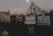 Violencia ultraderechista contra acampados por la vivienda en Oviedo: cuando el activismo social se convierte en diana del odio man in black jacket standing beside man in black jacket