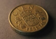 Gestión de costes tecnológicos en empresas españolas: el reto de la visibilidad total en la era digital A close up of a coin on a table