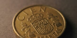 Gestión de costes tecnológicos en empresas españolas: el reto de la visibilidad total en la era digital A close up of a coin on a table