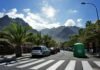 La Laguna Tenerife ante su mayor desafío de la temporada: resiliencia y carácter frente a UCAM Murcia a city street with palm trees and mountains in the background