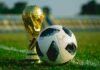 Champions League: Errores que sorprenden, genialidades que asombran y el espectáculo que solo Europa puede ofrecer soccer ball beside trophy on soccer field