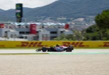 Álex Palou y el Circuit de Catalunya: La Revolución de la IndyCar en Europa que Puede Cambiar el Automovilismo Mundial Formula 1 race car speeds down the track